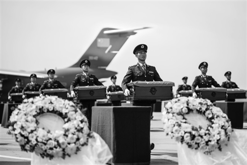 9月12日,第十二批在韩中国人民志愿军烈士遗骸回国。本版图片均由新华社发